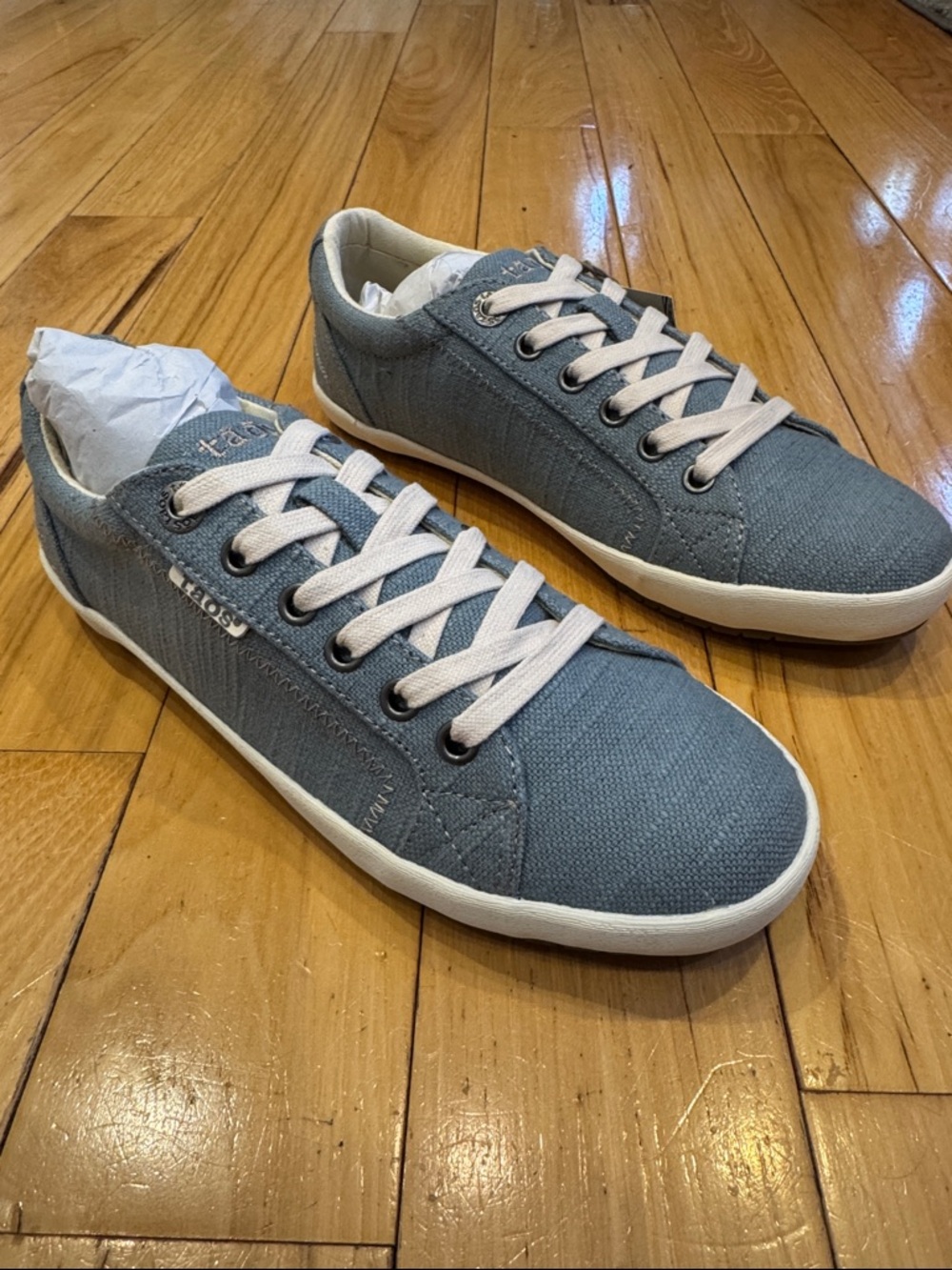 NWT Taos Star women’s size 7- color lake blue hemp